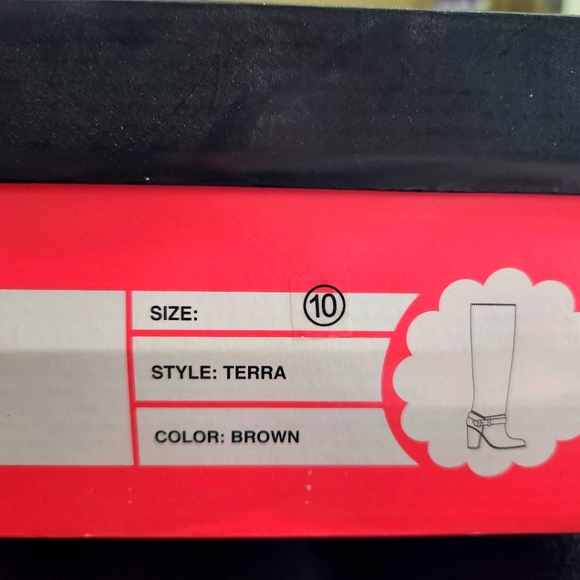 Size 10 Brown Ultra Suede 3.5 inch heel boots. - Picture 4 of 8